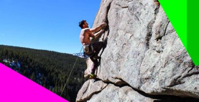 Escalador practicando la modalidad de escalada deportiva y elementos de diseño depiesdegato.com