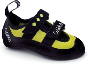 Fotografía de perfil del pie de gato Kamae Kids de la marca Garra