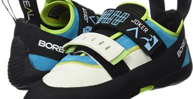 Fotografía de un par de pies de gato Joker para mujeres de la marca Boreal